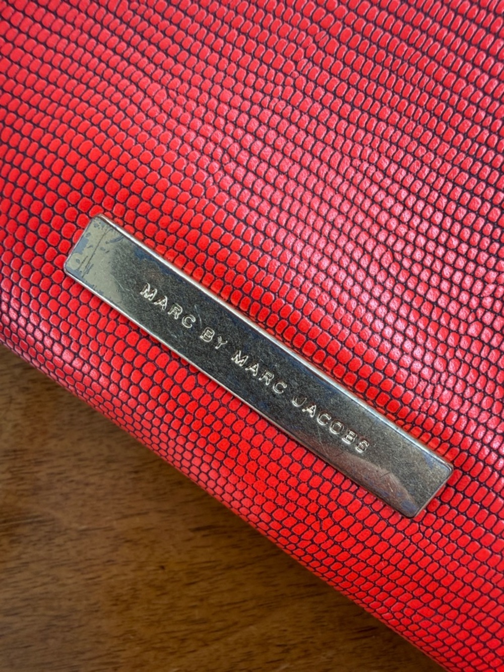 Marc by Marc Jacobs Red Textured Leather Crossbody Bag - Picture 2 of 3